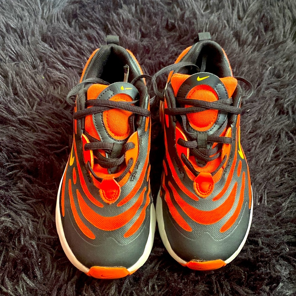 Nike sneakers size 1 youth